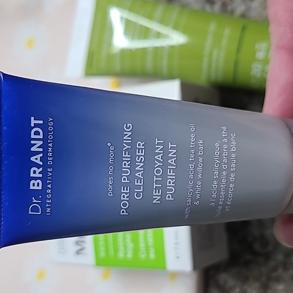 4 Piece Skincare Bundle - Picture 4 of 8